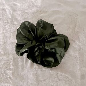 Kristen Ess Oversized Scrunchie nwot